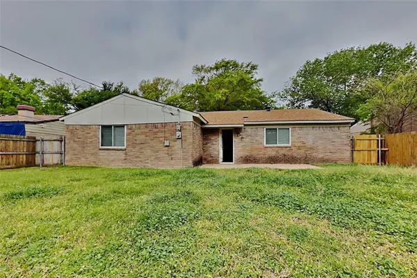 $2,000 | 5317 Windy Meadow Drive, Arlington, TX 76017