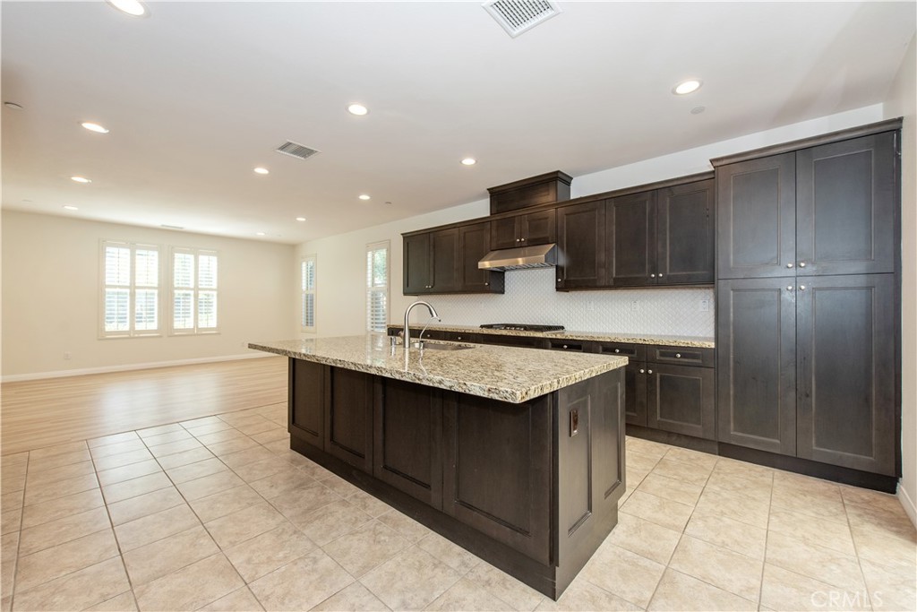 115 Hollow Tree Irvine, CA 92618 - Photo 9 of 35