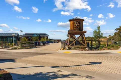 a view of entryway of the building