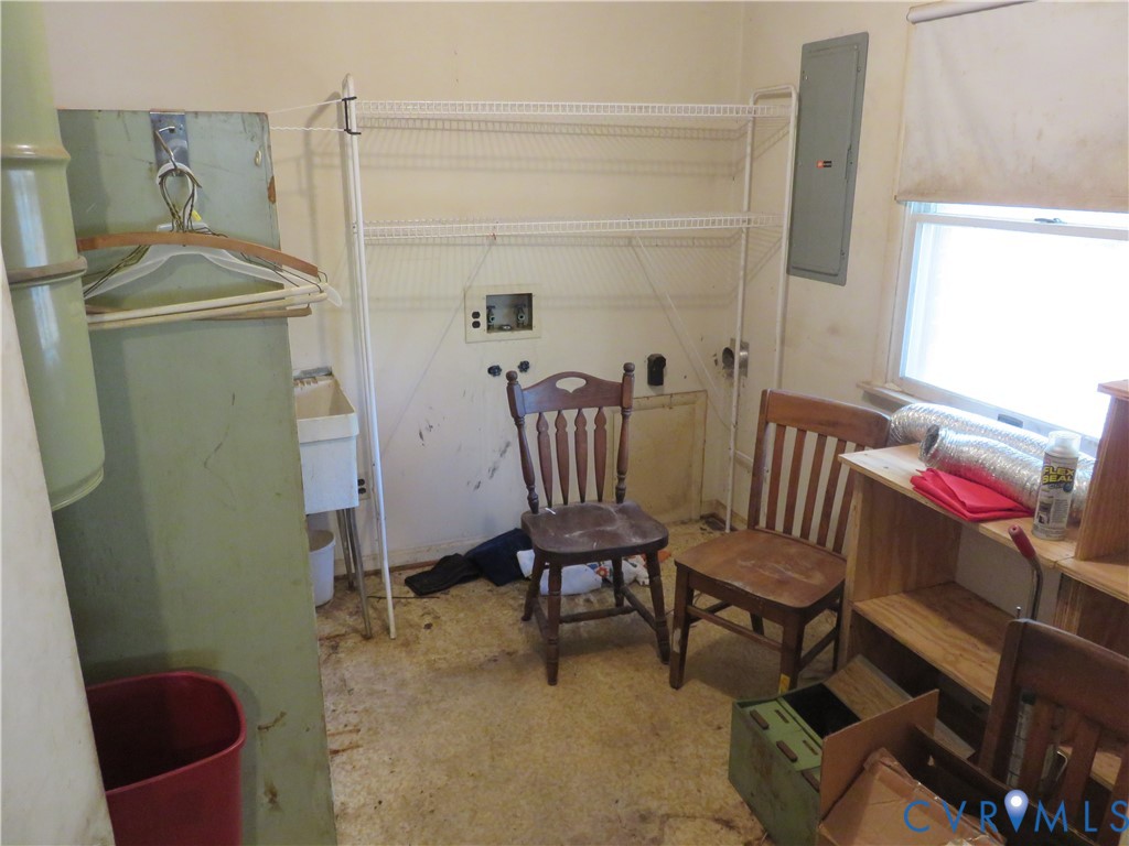 4292 Range Road Mechanicsville, VA 23111 - Photo 14 of 50 a view of a room with furniture and a window