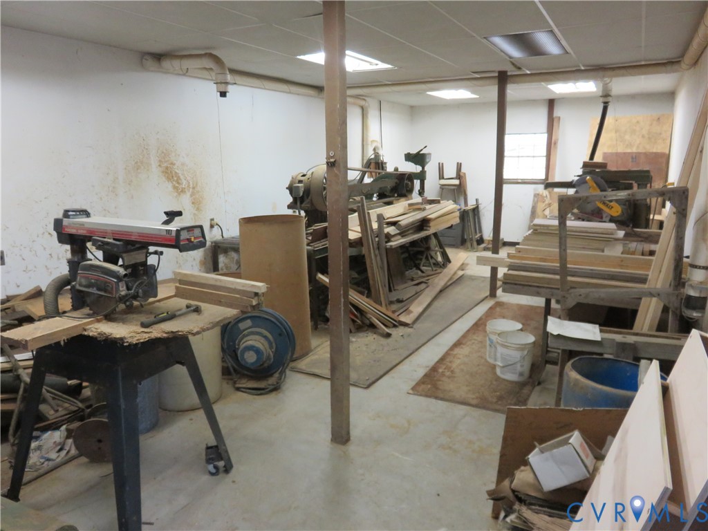 4292 Range Road Mechanicsville, VA 23111 - Photo 24 of 50 a view of a room with gym equipment
