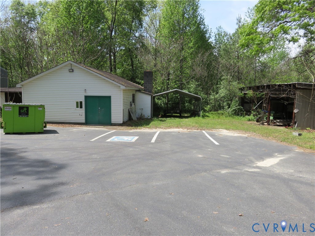 4292 Range Road Mechanicsville, VA 23111 - Photo 26 of 50 a backyard of a house with garage and trees