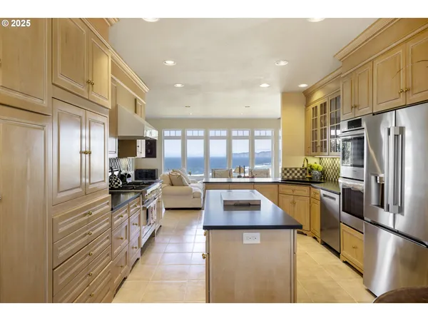 $2,495,000 | 29920 Nantucket Drive, Cloverdale, OR 97112