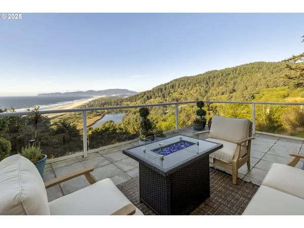 $2,495,000 | 29920 Nantucket Drive, Cloverdale, OR 97112