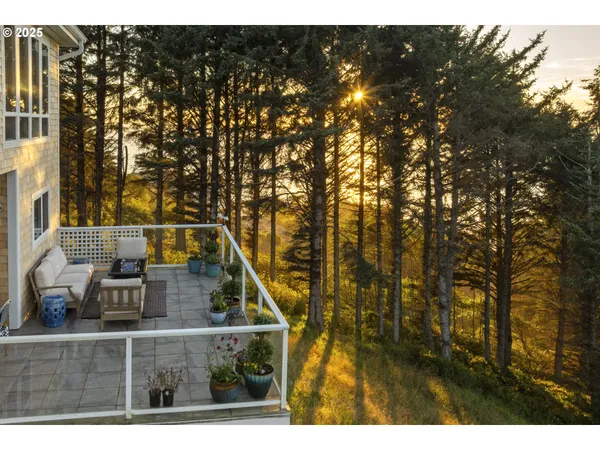 $2,495,000 | 29920 Nantucket Drive, Cloverdale, OR 97112