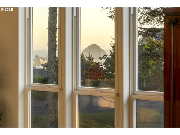 $2,495,000 | 29920 Nantucket Drive, Cloverdale, OR 97112