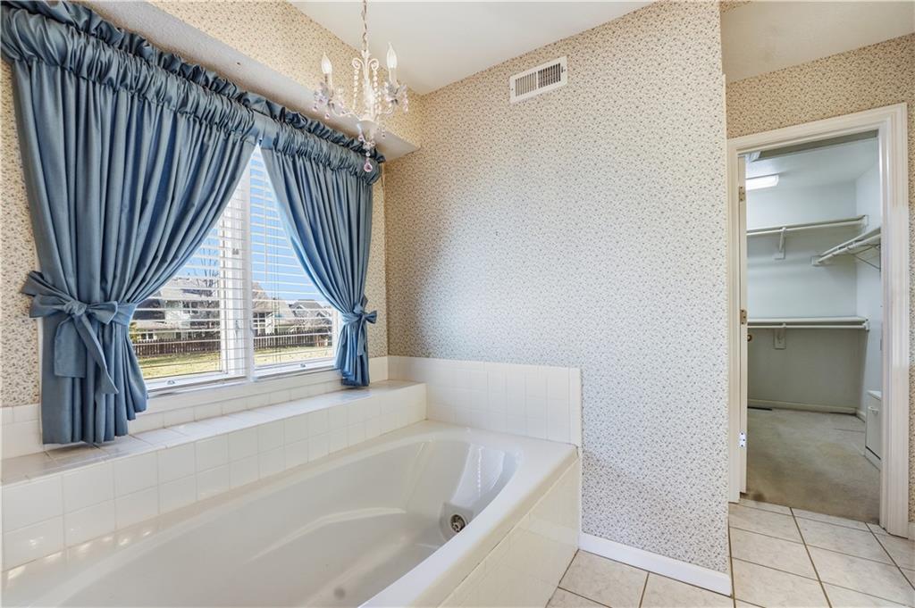 4240 Southwest Clipper Court Lee's Summit, MO 64082 - Photo 12 of 51