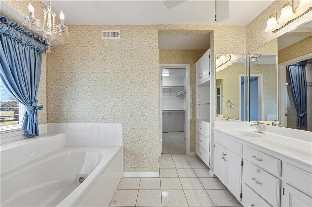 4240 Southwest Clipper Court Lee's Summit, MO 64082 - Photo 3 of 51