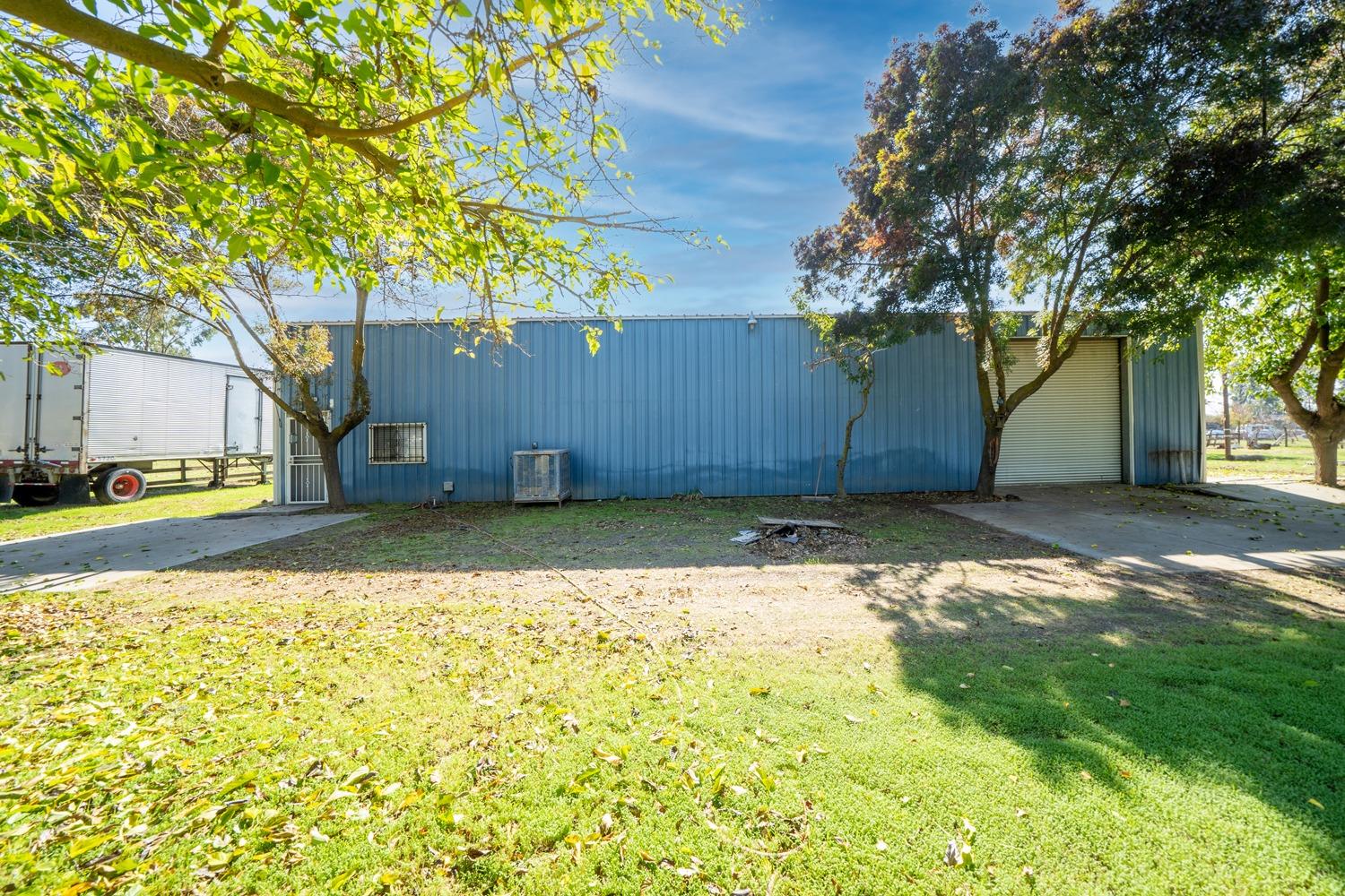 26166 Eddy Way Madera, CA 93638 - Photo 11 of 25 a backyard of a house