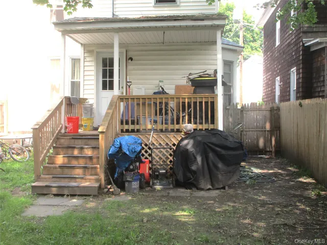 a view of a back yard of the house