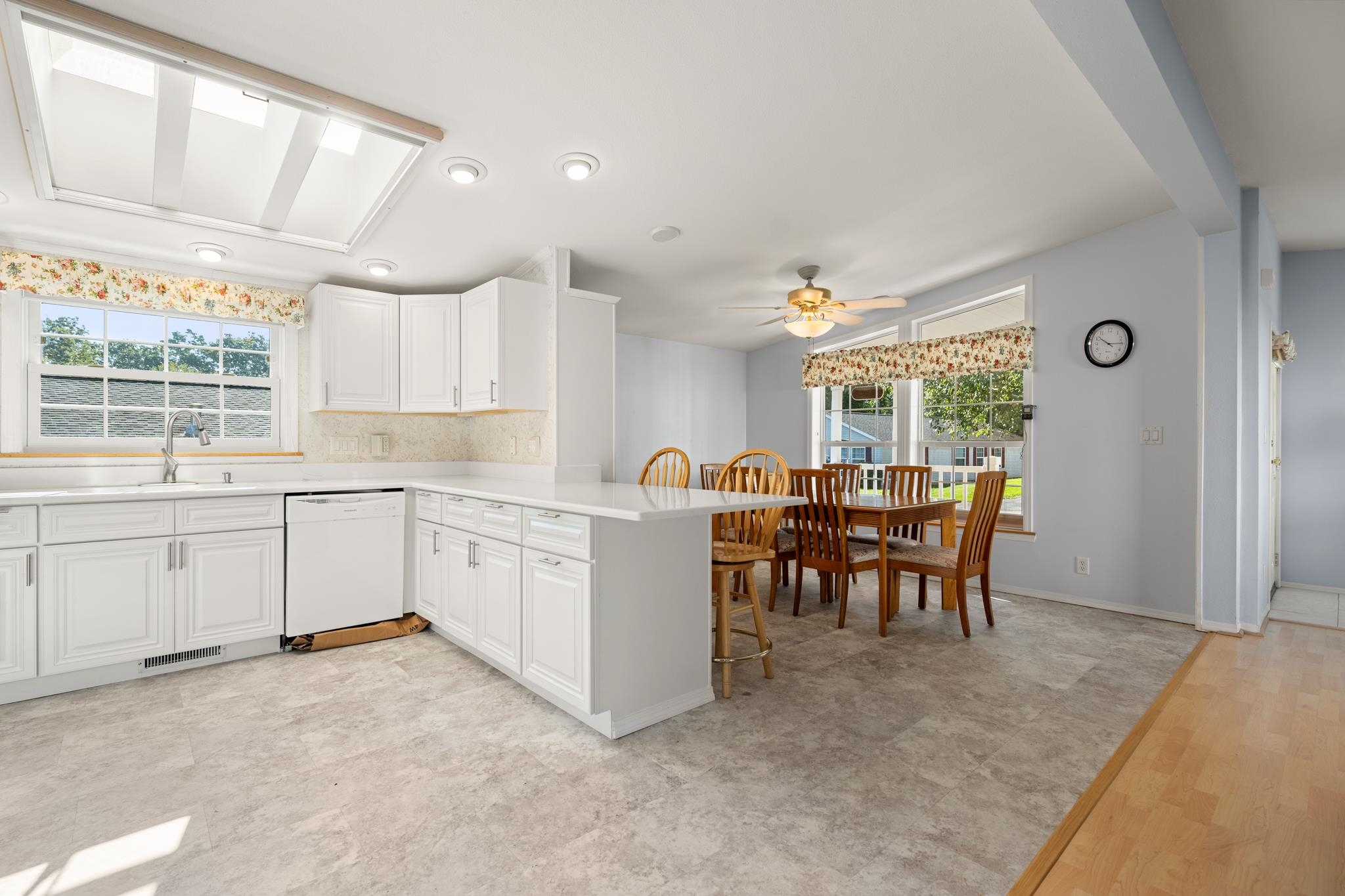 59 Victorian Way Manchester, NH 03104 - Photo 6 of 26 Gallery Image 6