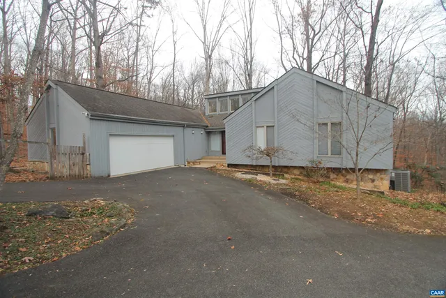 a view of a house with a yard and garage