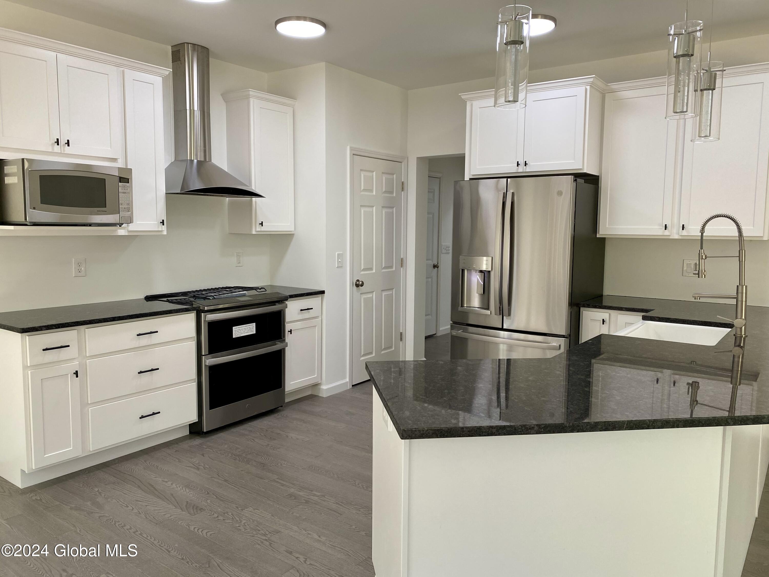 54 Black Bear Path Corinth, NY 12822 - Photo 5 of 27 IMG_2672