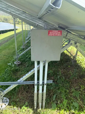 a view of a tennis court
