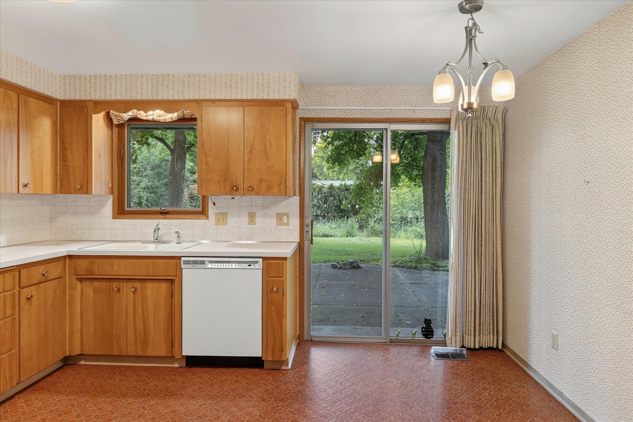 204 West 33rd Avenue Spokane, WA 99203 - Photo 12 of 37