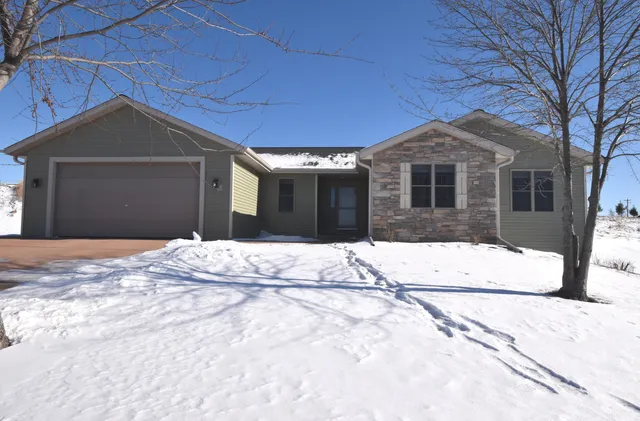 $489,900 | W1401 Valley View Court, Ixonia, WI 53036