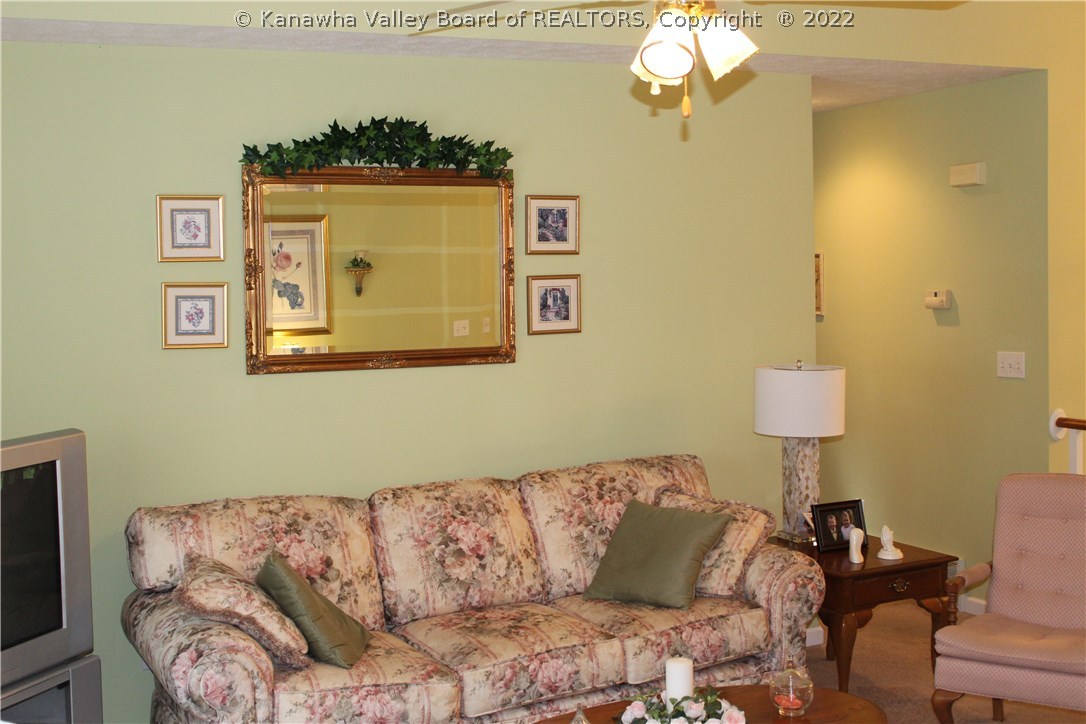 207 Dutch Road Charleston, WV 25302 - Photo 8 of 28 Gallery Image 8