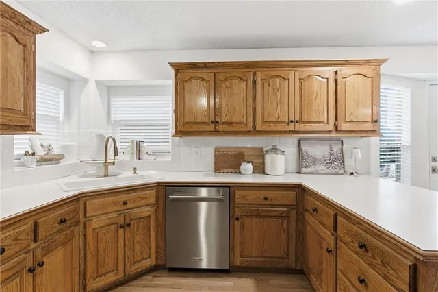 $399,900 | 328 Southwest Chatham Court, Lee's Summit, MO 64082