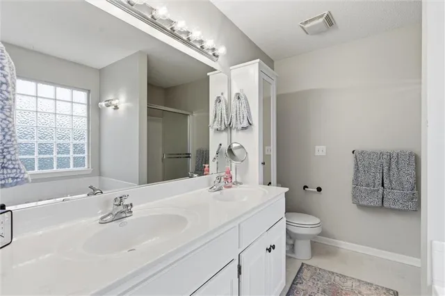 $399,900 | 328 Southwest Chatham Court, Lee's Summit, MO 64082