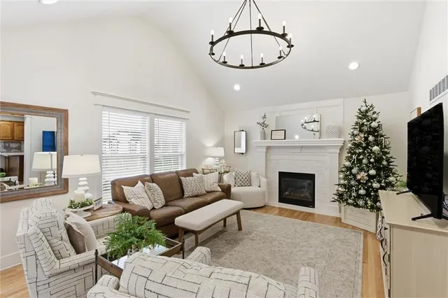 $399,900 | 328 Southwest Chatham Court, Lee's Summit, MO 64082