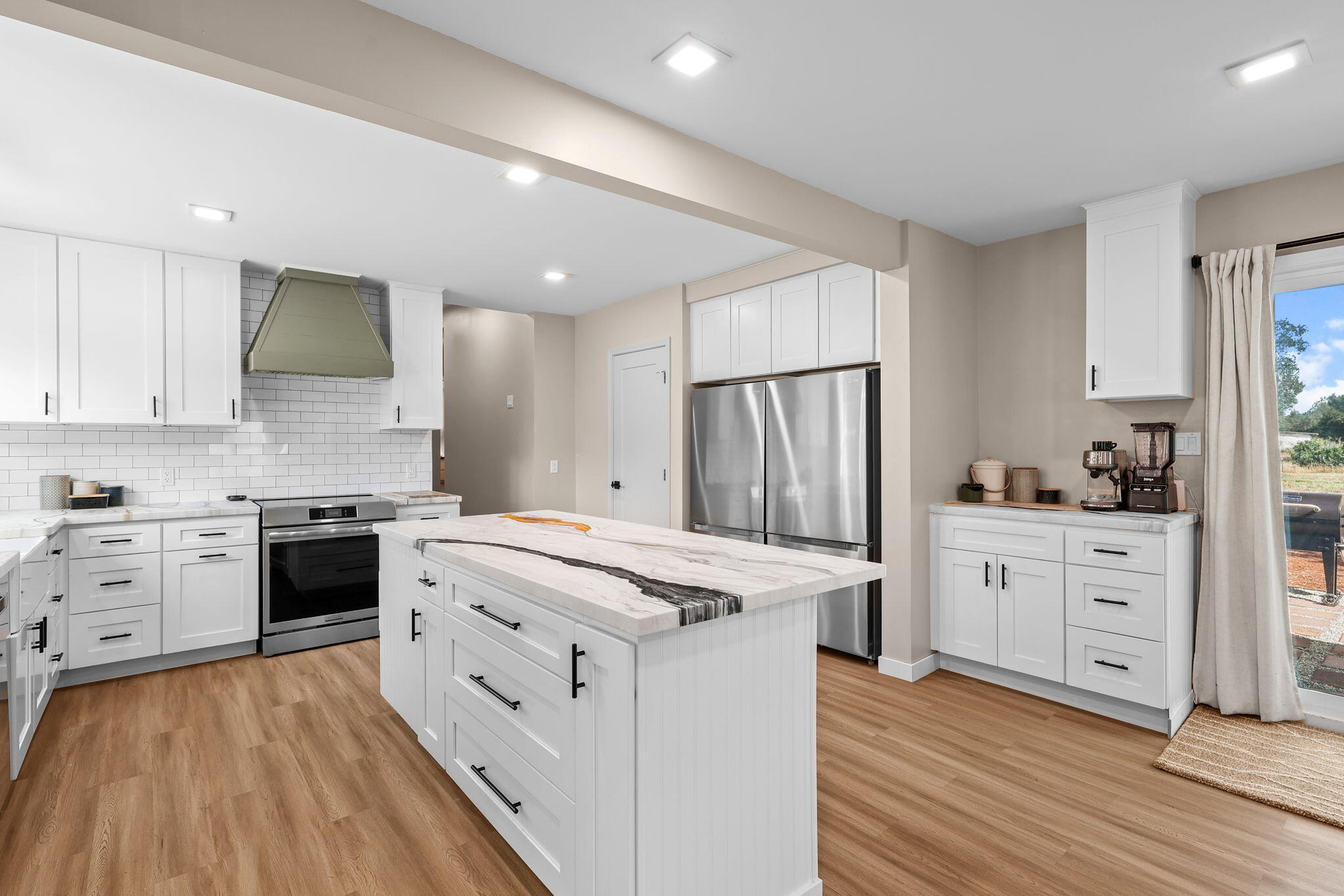 7128 Happy Valley Road Anderson, CA 96007 - Photo 11 of 48 5ft Stainless Fridge/Freezer