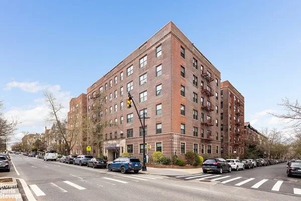 $895,000 | 40 Prospect Park West, Unit 6E | Park Slope