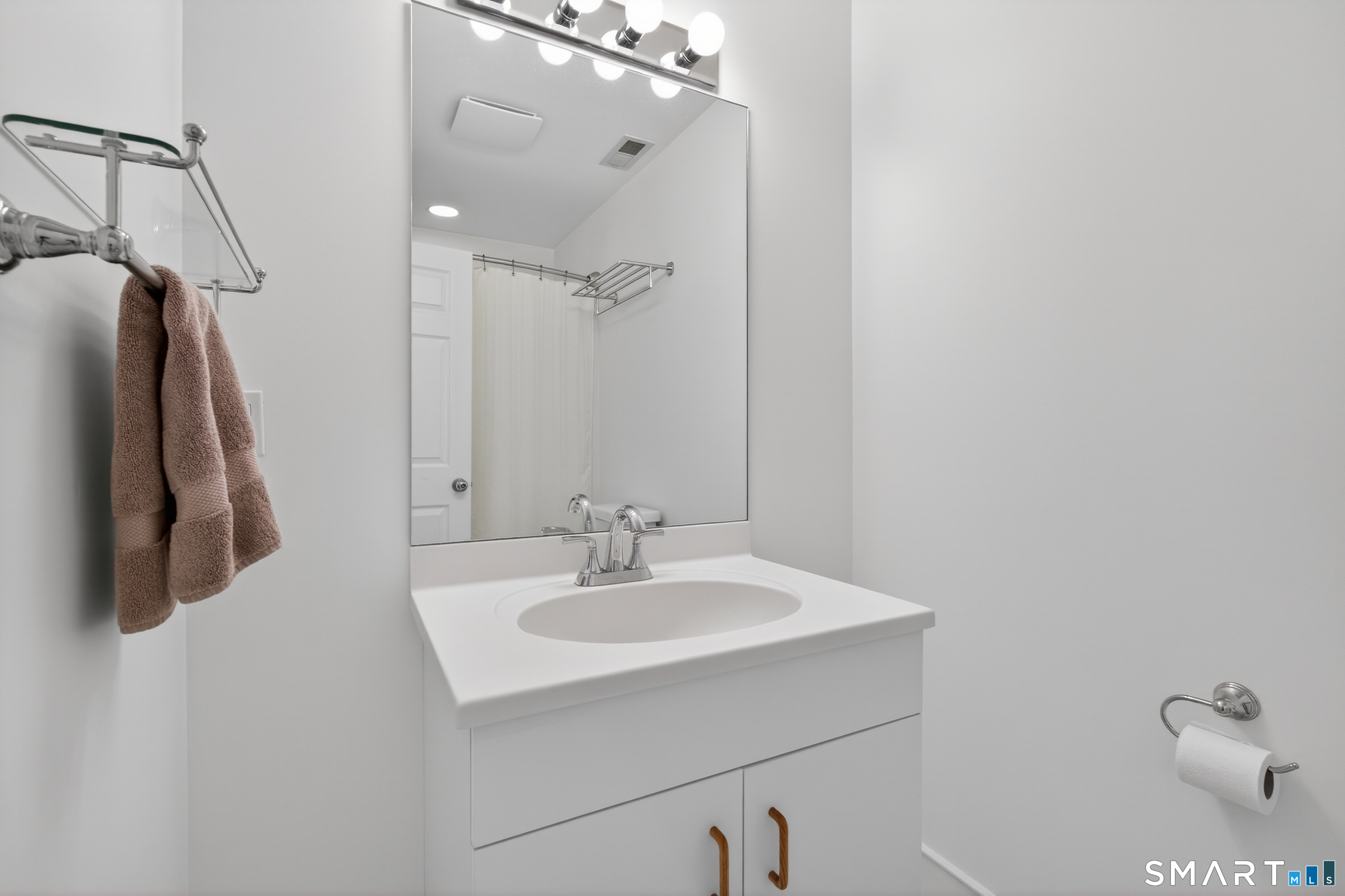 83 Old North Road Stonington, CT 06355 - Photo 30 of 40 a bathroom with a sink and mirror