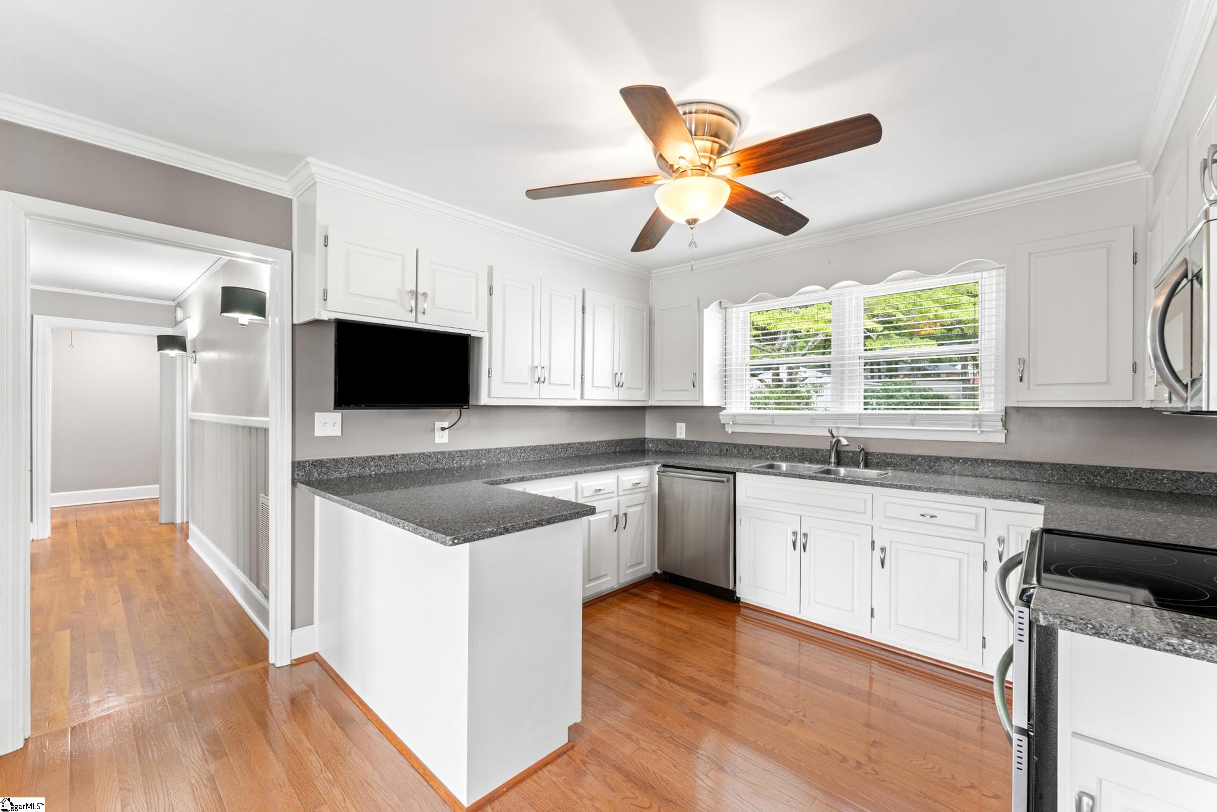 215 Legrand Boulevard Greenville, SC 29607 - Photo 10 of 39