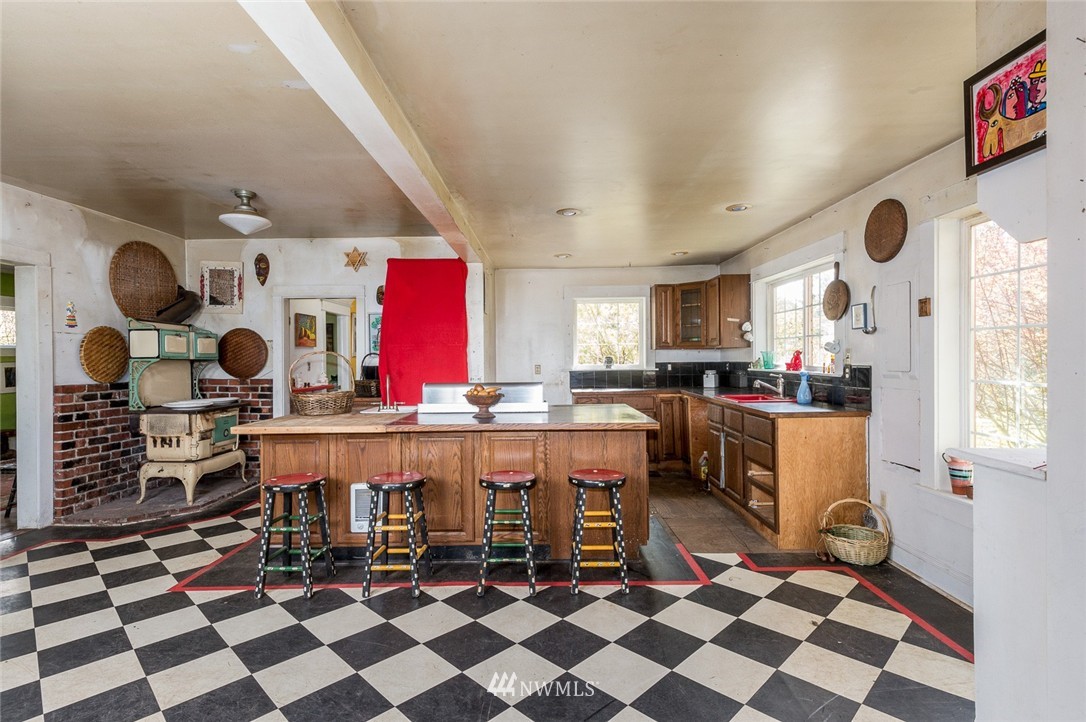 11916 Southwest Cove Road Vashon, WA 98070 - Photo 3 of 20 Gallery Image 3