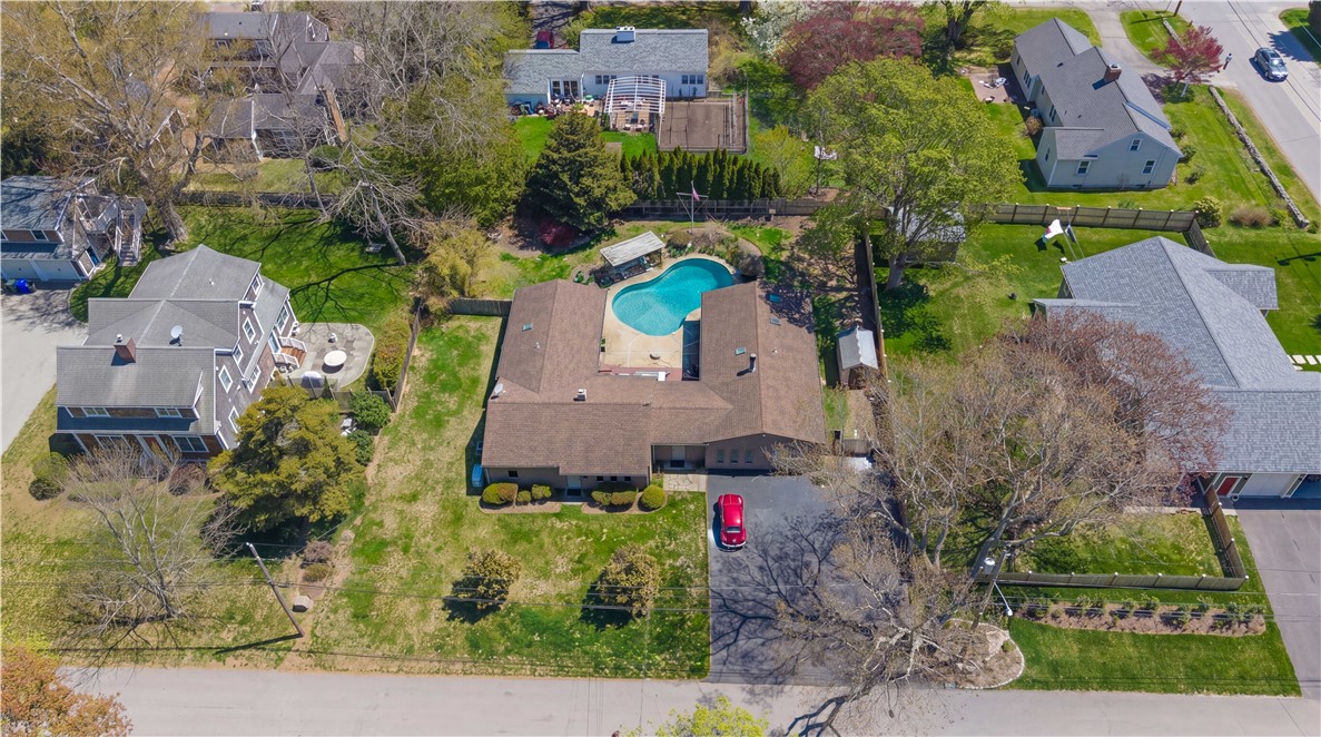 32 Ridge Road Bristol, RI 02809 - Photo 4 of 39