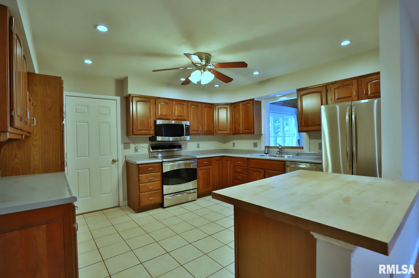 8012 North Radnor Road Peoria, IL 61614 - Photo 9 of 41 Gallery Image 9