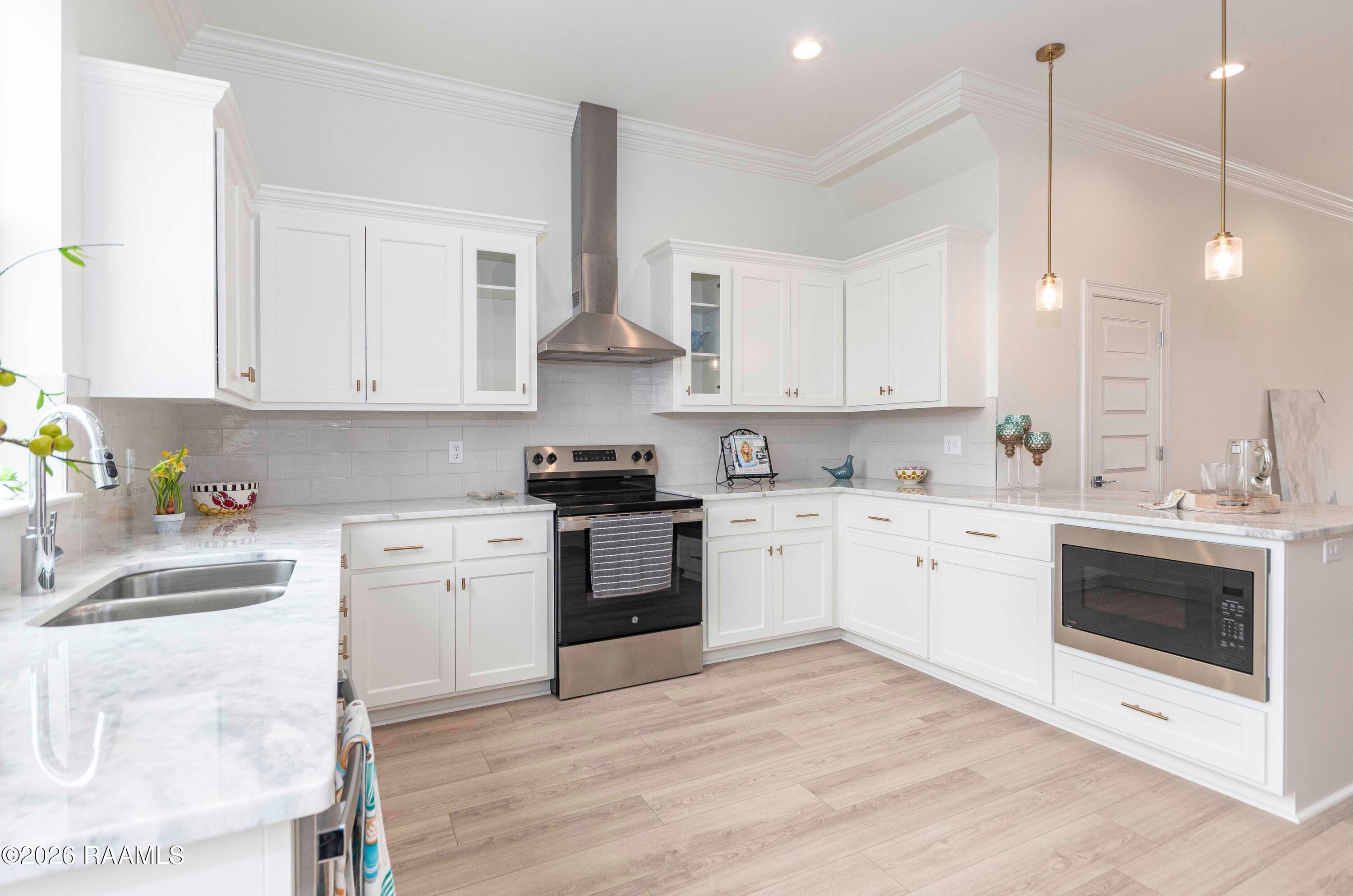 1510 Kaliste Saloom Road, Unit 402 Lafayette, LA 70508 - Photo 5 of 18 1510 #405 Kitchen vw 3