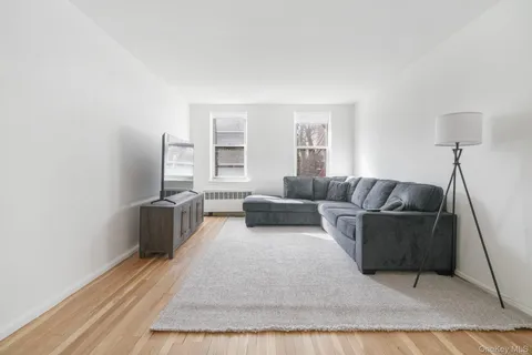 $149,999 | 2 Louisiana Avenue, Unit 4H, Bronxville, NY 10708