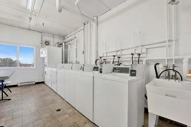 $194,900 | 725 West Huntington Commons Road, Unit 416, Mount Prospect, IL 60056