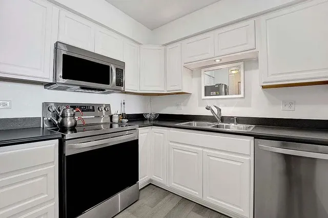 $194,900 | 725 West Huntington Commons Road, Unit 416, Mount Prospect, IL 60056