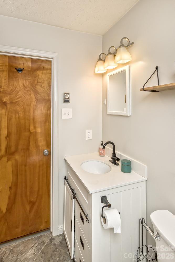 17 Rhododendron Place Asheville, NC 28805 - Photo 15 of 36