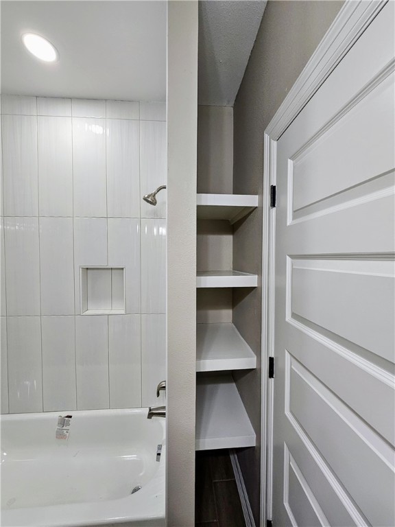 507 West Ragland Avenue Kingsville, TX 78363 - Photo 16 of 17 a bathroom with a bathtub