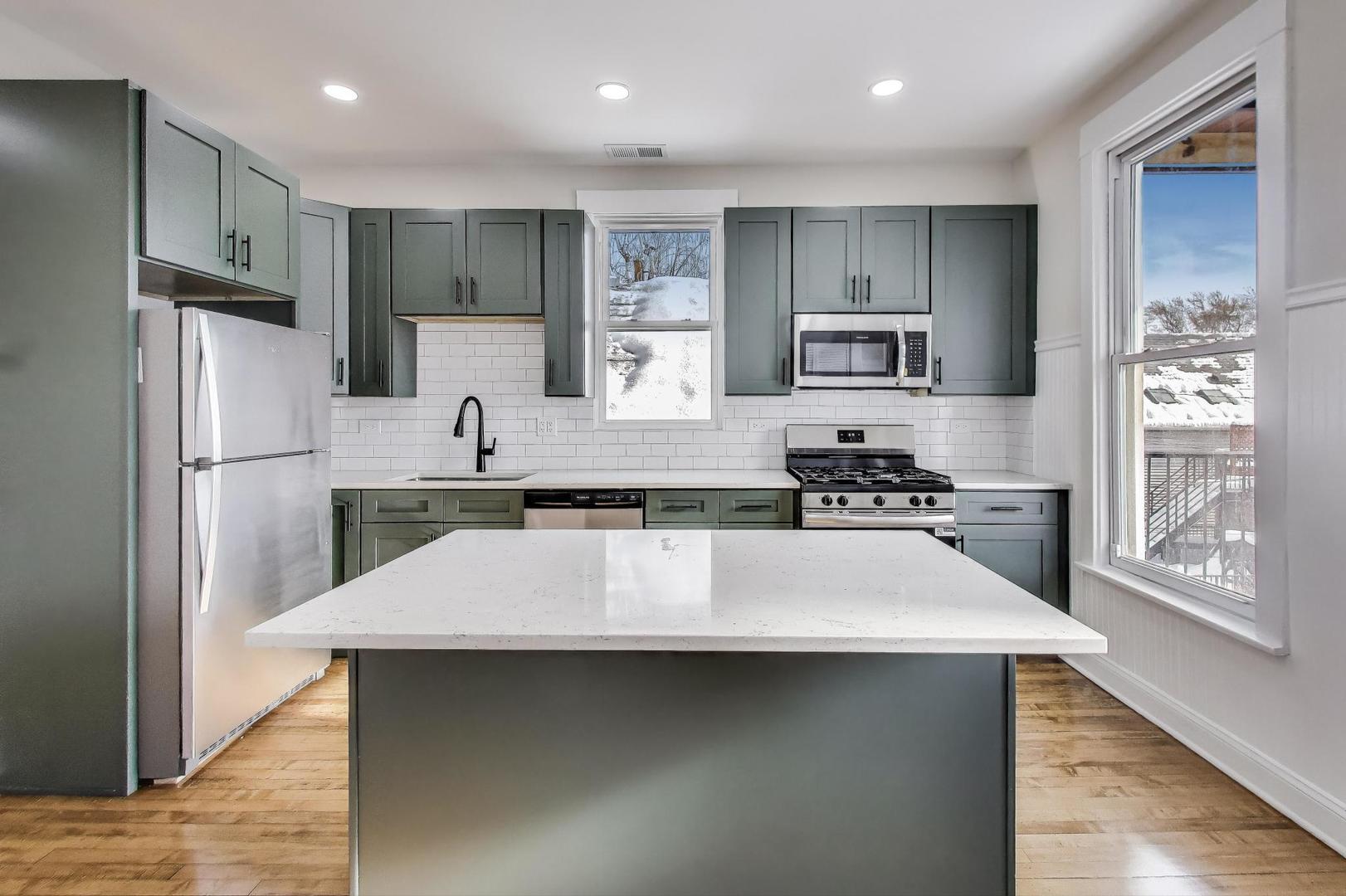 1839 West Henderson Street Chicago, IL 60657 - Photo 2 of 54