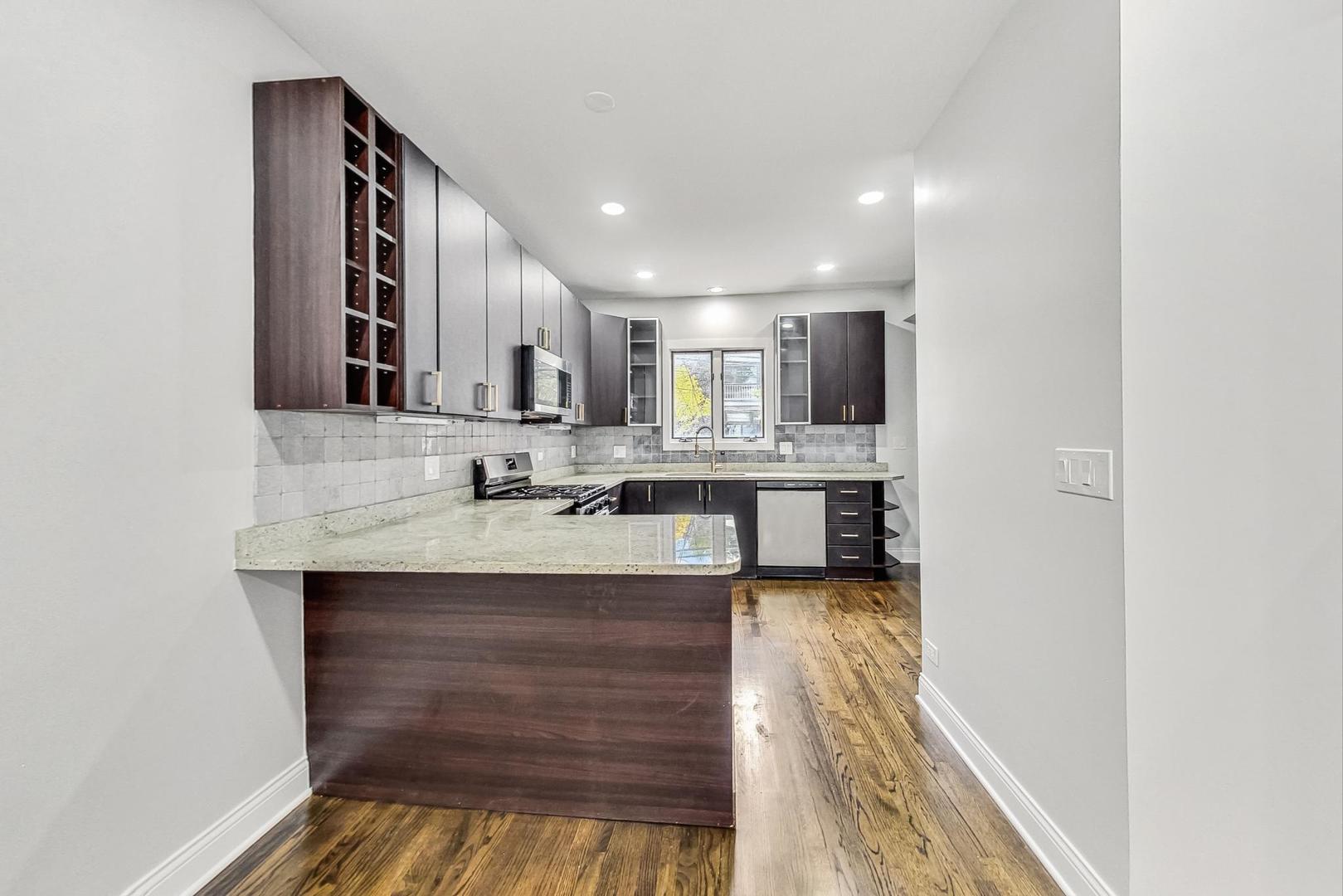 1839 West Henderson Street Chicago, IL 60657 - Photo 35 of 54