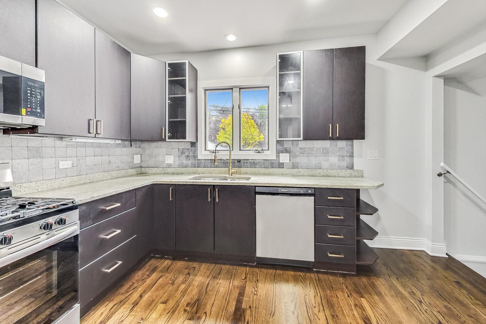 1839 West Henderson Street Chicago, IL 60657 - Photo 36 of 54