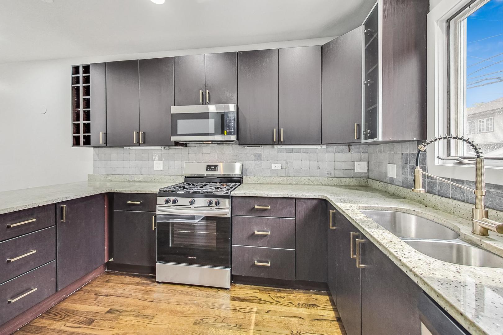 1839 West Henderson Street Chicago, IL 60657 - Photo 38 of 54