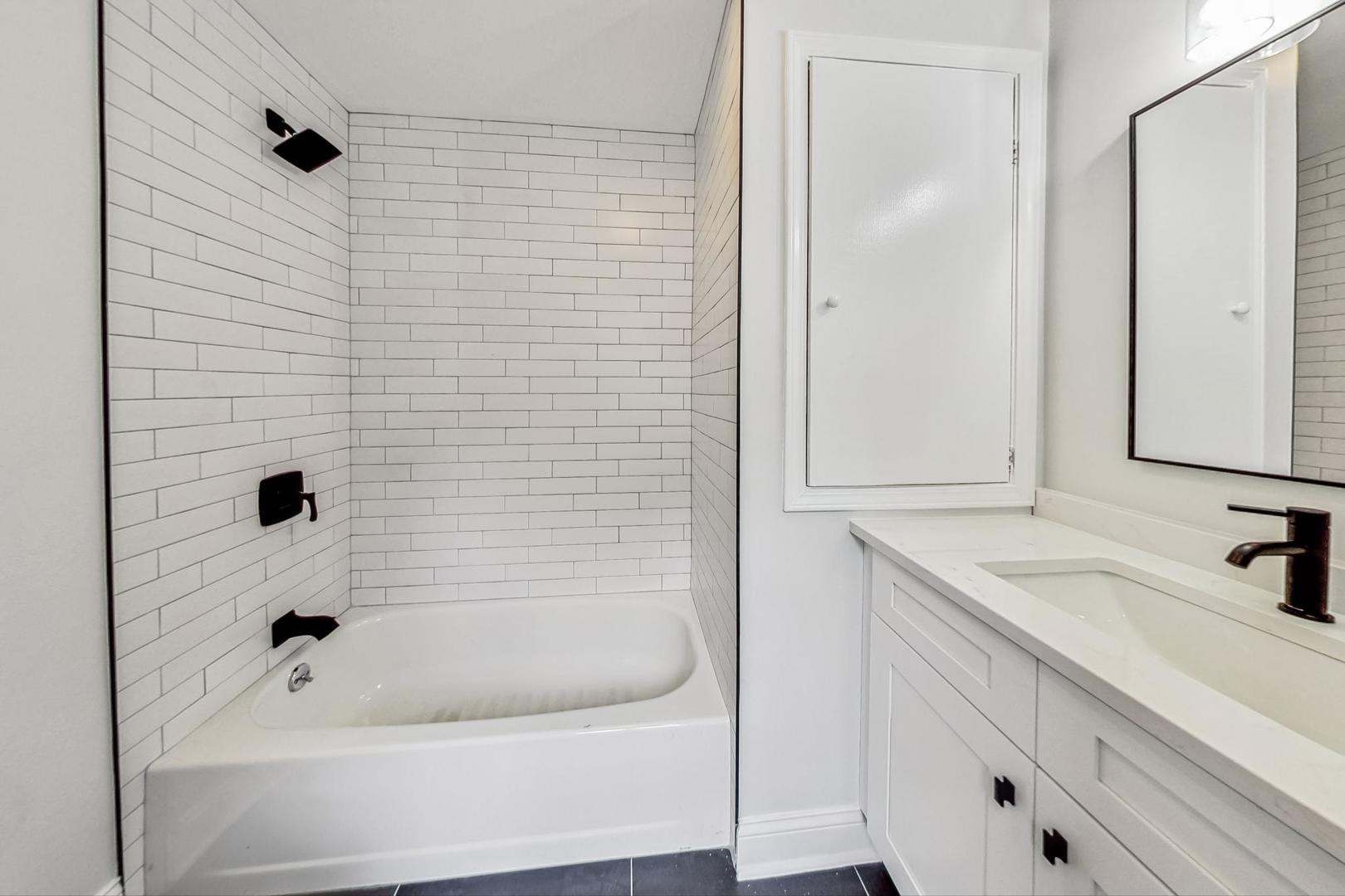 1839 West Henderson Street Chicago, IL 60657 - Photo 39 of 54