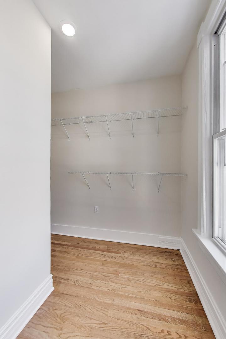 1839 West Henderson Street Chicago, IL 60657 - Photo 9 of 54