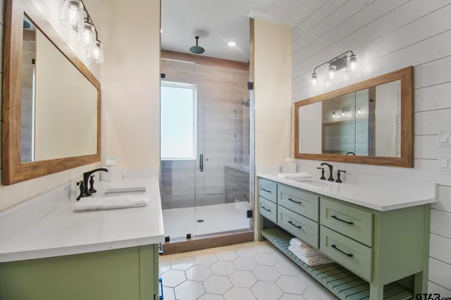 $2,250,000 | 22240 Mallard Cv Court, Bullard, TX 75757