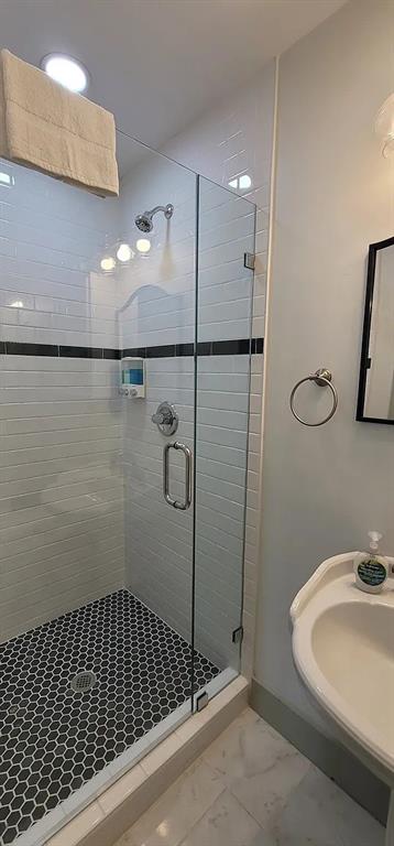 910 Baird Street Cleburne, TX 76033 - Photo 11 of 30 MASTER BATH