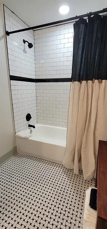 910 Baird Street Cleburne, TX 76033 - Photo 14 of 30 MAIN BATH