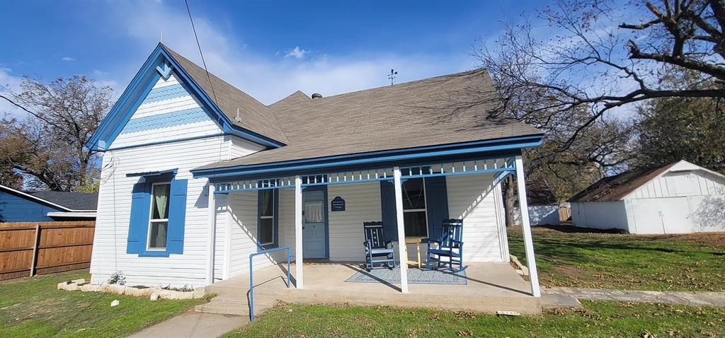 910 Baird Street Cleburne, TX 76033 - Photo 2 of 30