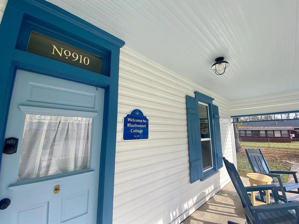 910 Baird Street Cleburne, TX 76033 - Photo 3 of 30