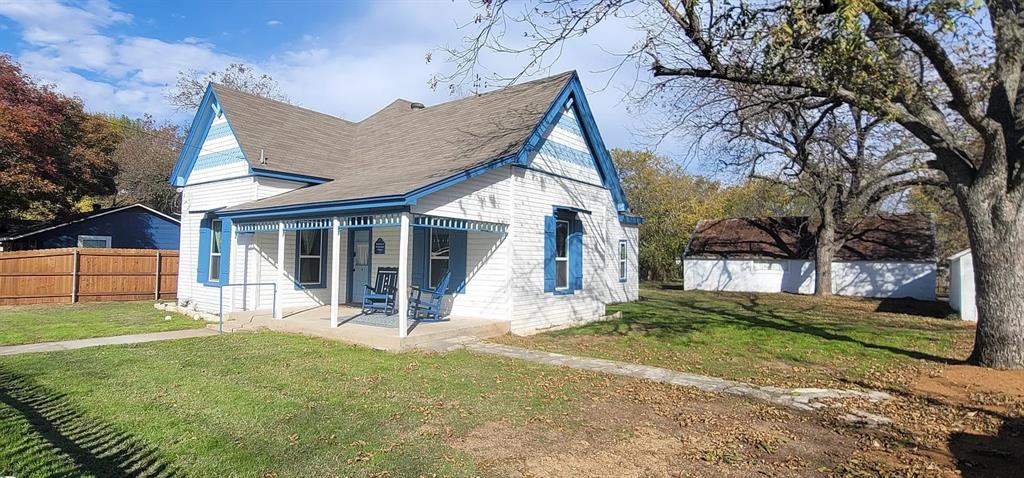 910 Baird Street Cleburne, TX 76033 - Photo 5 of 30