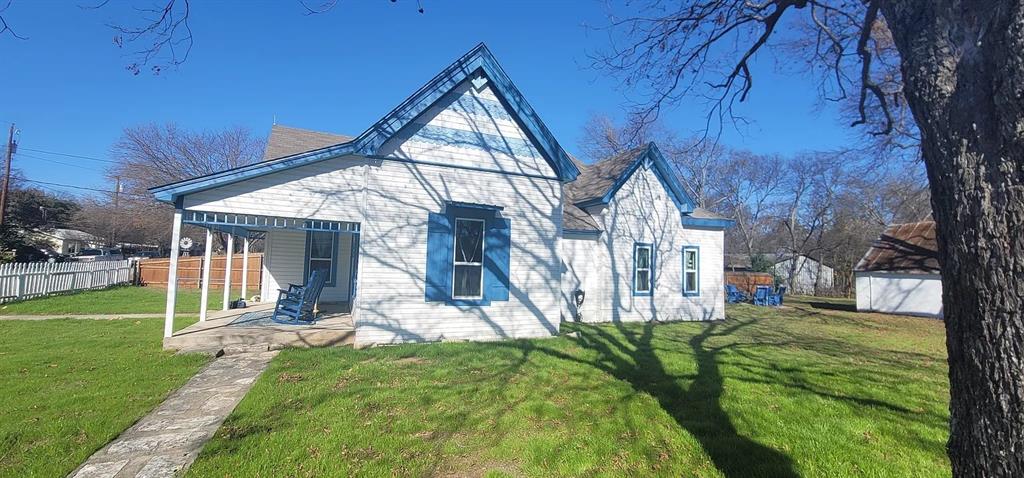 910 Baird Street Cleburne, TX 76033 - Photo 7 of 30